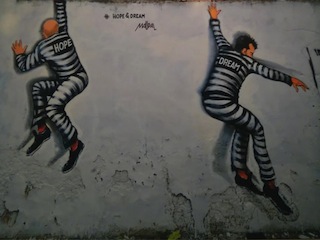 Al di là delle sbarre